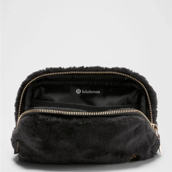 NWT Lululemon Plush Fleece Everywhere Belt Bag 1L in Black and Gold - Picture 9 of 13